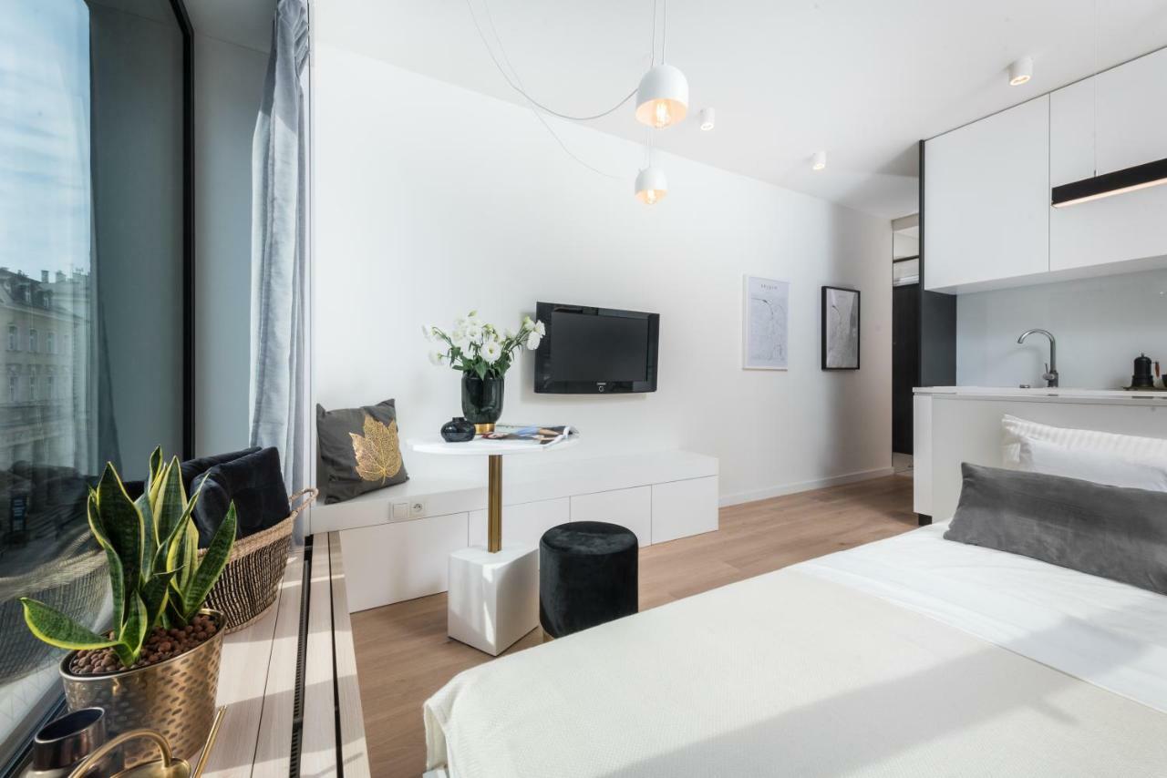 White Room Pilsudskiego 1 Краків Екстер'єр фото